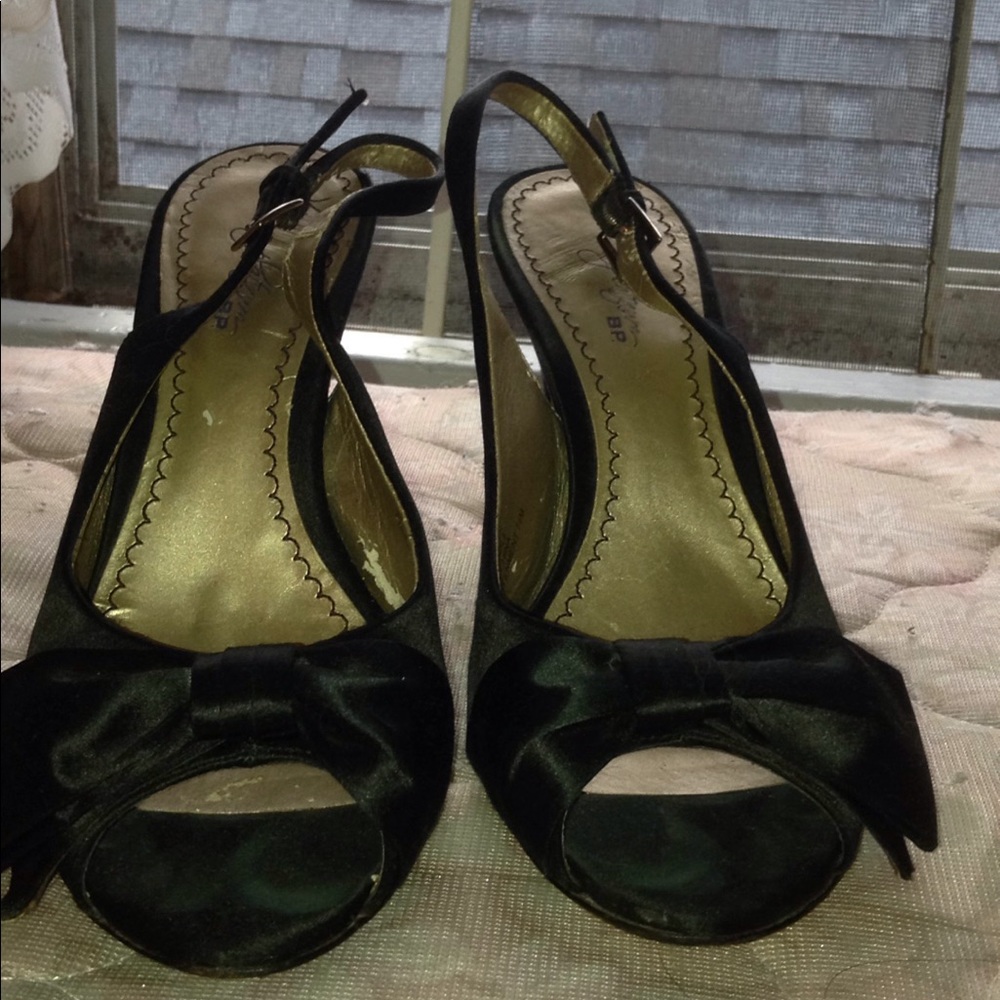 Black bow heels